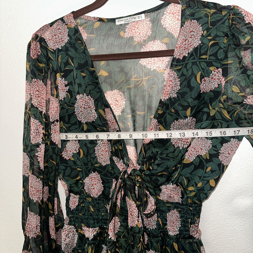 One and‎ Only Collective Floral Deep V Neck Balloon Sleeve Mini Dress Medium - Picture 8 of 12